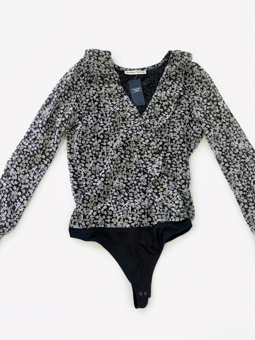 Abercrombie & Fitch Black and White Floral V-Neck Long-Sleeve Bodysuit